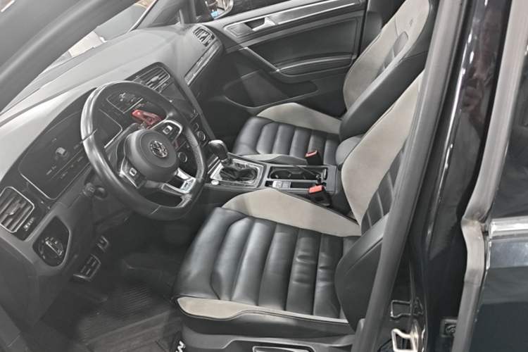 Used Volkswagen Golf 2020 Charming Edition 280TSI DSG R-Line Driver Seat