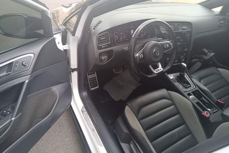 Used Volkswagen Golf 2020 Charming Edition 280TSI DSG R-Line Driver Seat