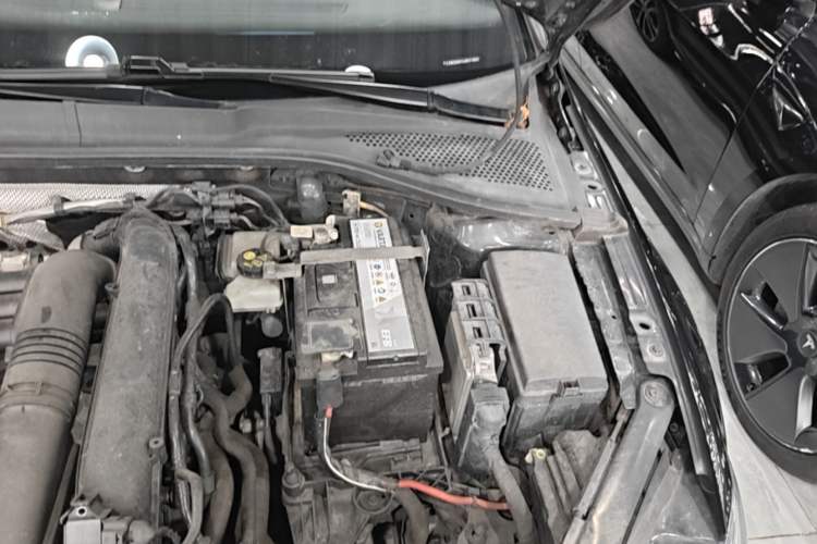 Used Volkswagen Golf 2020 Charming Edition 280TSI DSG R-Line Engine Bay Left