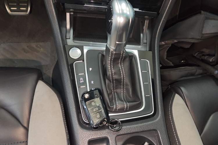 Used Volkswagen Golf 2020 280TSI DSG R-Line Version Gear Lever