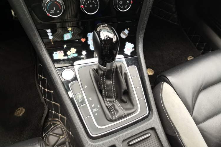 Used Volkswagen Golf 2020 Charming Edition 280TSI DSG R-Line Gear Lever