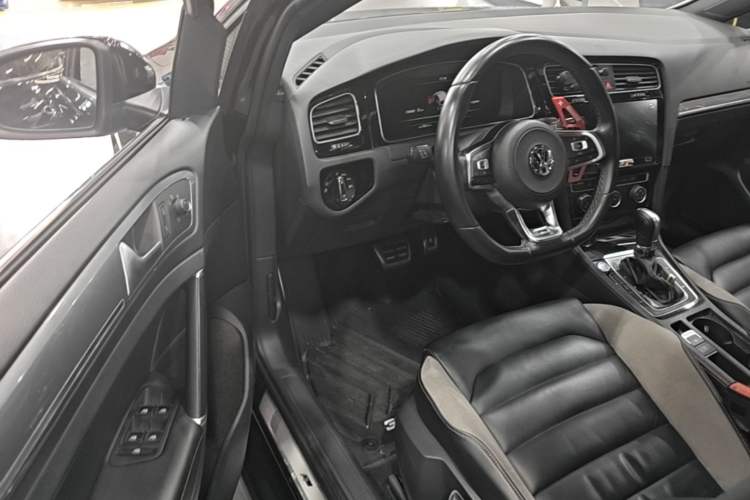 Used Volkswagen Golf 2020 Charming Edition 280TSI DSG R-Line Left Front Seat