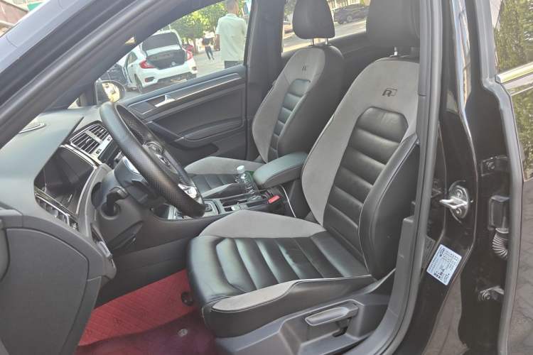 Used Volkswagen Golf 2020 Charming Edition 280TSI DSG R-Line Left Front Seat
