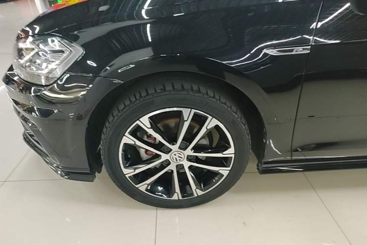 Used Volkswagen Golf 2020 Charming Edition 280TSI DSG R-Line Left Front Wheel Hub