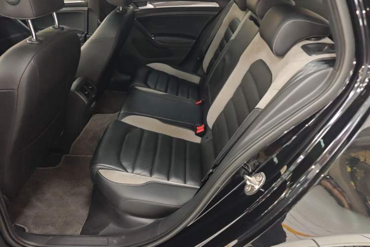 Used Volkswagen Golf 2020 280TSI DSG R-Line Version Left Rear Seat