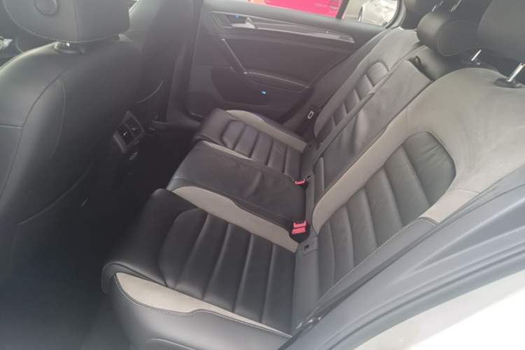 Used Volkswagen Golf 2020 Charming Edition 280TSI DSG R-Line Left Rear Seat