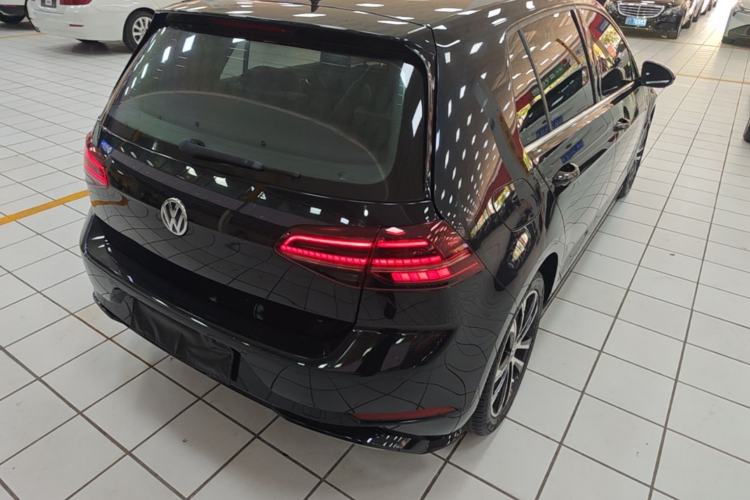 Used Volkswagen Golf 2020 280TSI DSG R-Line Version Rear Right 45 Deg