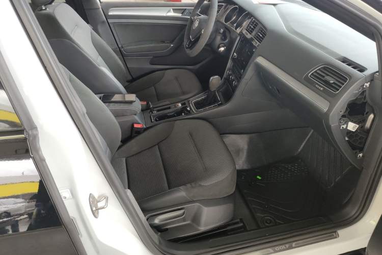 Used Volkswagen Golf 2020 280TSI DSG Comfort Version Right Front Seat