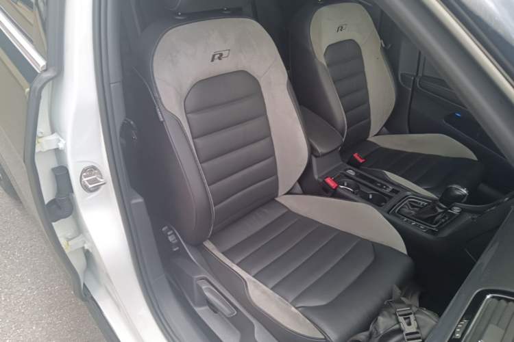 Used Volkswagen Golf 2020 Charming Edition 280TSI DSG R-Line Right Front Seat