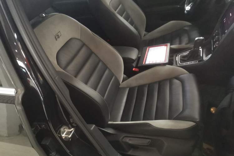 Used Volkswagen Golf 2020 Charming Edition 280TSI DSG R-Line Right Front Seat
