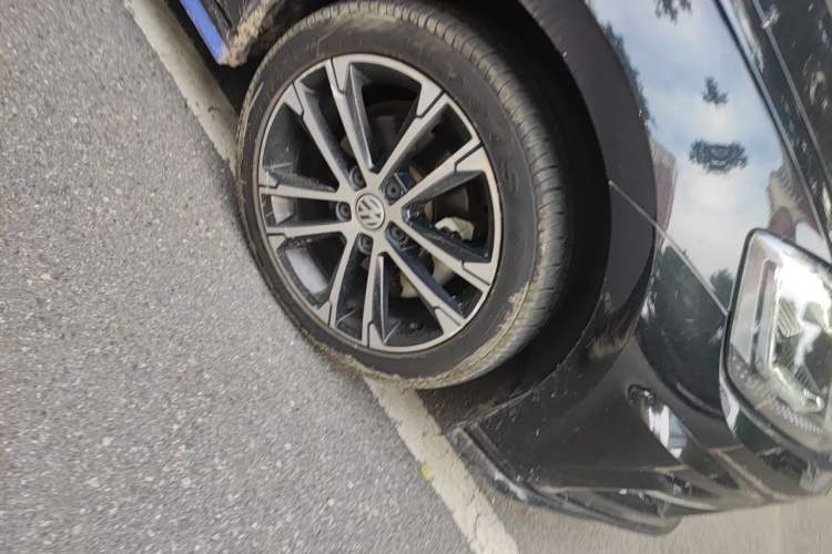 Used Volkswagen Golf 2020 Charming Edition 280TSI DSG R-Line Right Front Wheel Hub