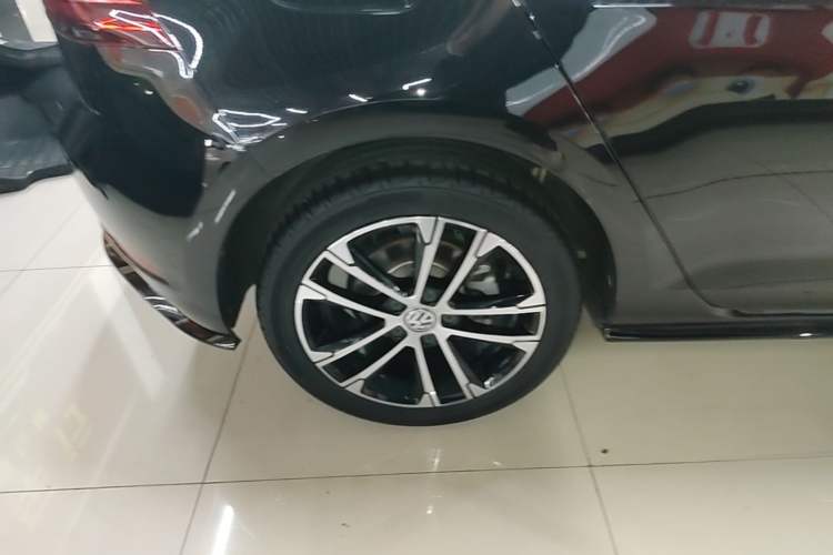 Used Volkswagen Golf 2020 Charming Edition 280TSI DSG R-Line Right Rear Wheel Hub