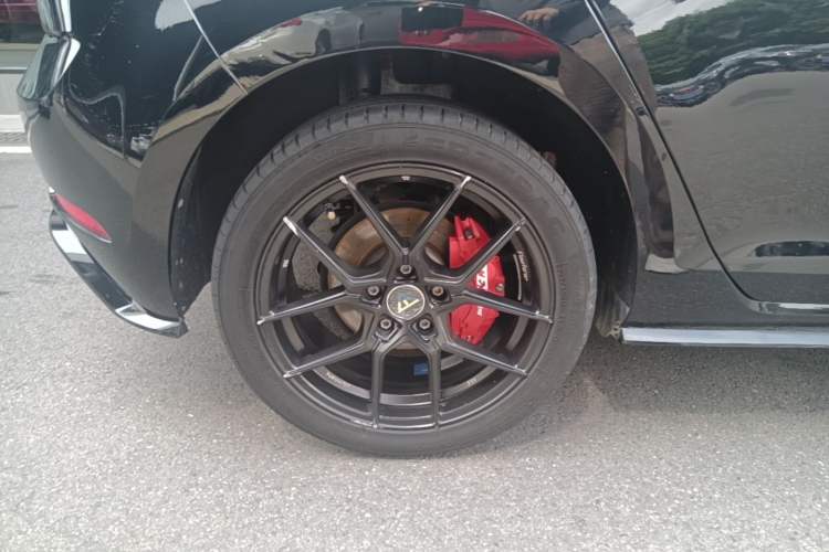 Used Volkswagen Golf 2020 Charming Edition 280TSI DSG R-Line Right Rear Wheel Hub