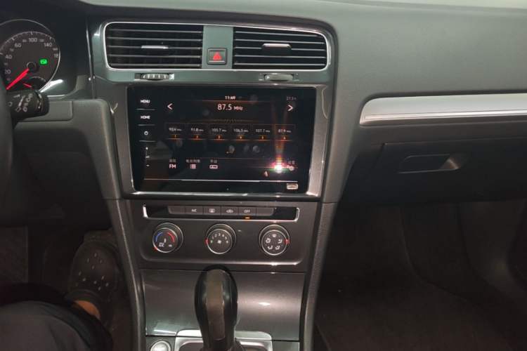 Used Volkswagen Golf 2020 Zhiai Edition 280TSI DSG Comfort Model Audio And AC Panel