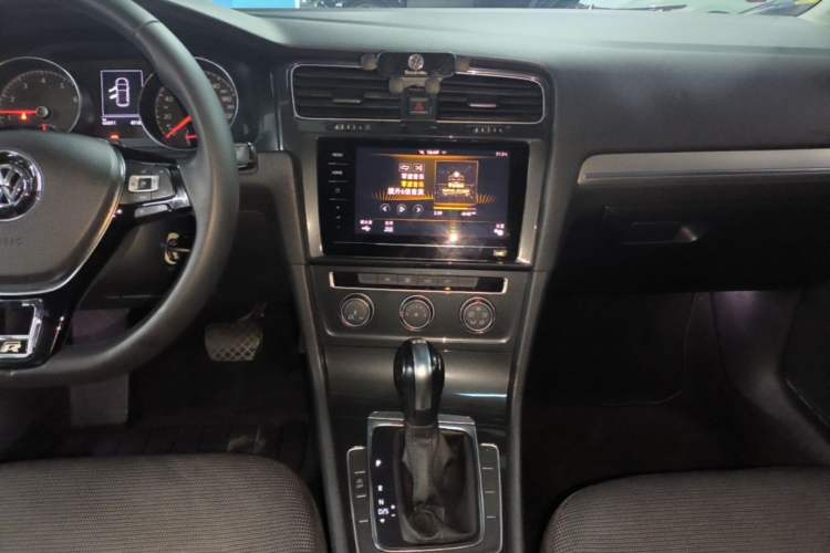 Used Volkswagen Golf 2020 280TSI DSG Comfort Version Audio And AC Panel