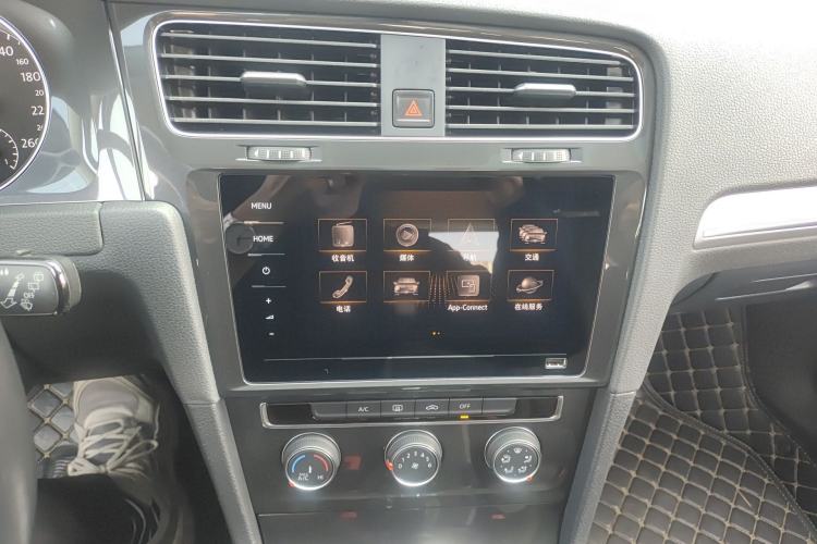 Used Volkswagen Golf 2020 Zhiai Edition 280TSI DSG Comfort Model Audio And AC Panel