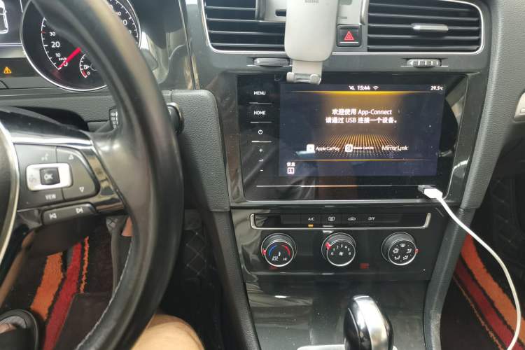 Used Volkswagen Golf 2020 Zhiai Edition 280TSI DSG Comfort Model Audio And AC Panel