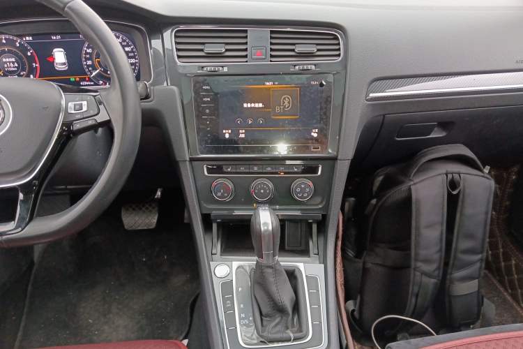 Used Volkswagen Golf 2020 Zhiai Edition 280TSI DSG Luxury Model Audio And AC Panel
