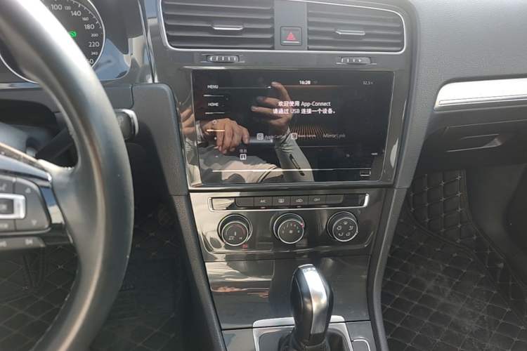 Used Volkswagen Golf 2020 200TSI DSG Comfortable and Ambitious Edition Audio And AC Panel