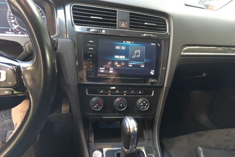 Used Volkswagen Golf 2020 280TSI DSG Luxury Edition Audio And AC Panel