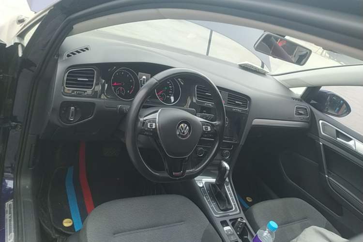 Used Volkswagen Golf 2020 Zhiai Edition 280TSI DSG Comfort Model Center Console