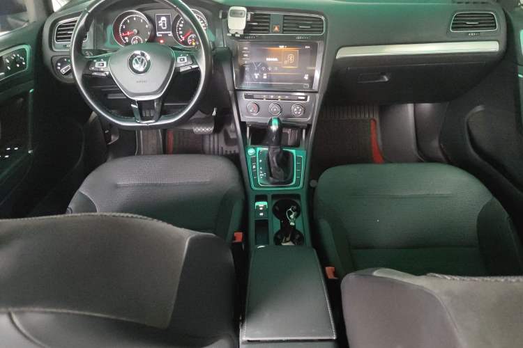 Used Volkswagen Golf 2020 Zhiai Edition 280TSI DSG Comfort Model Center Console