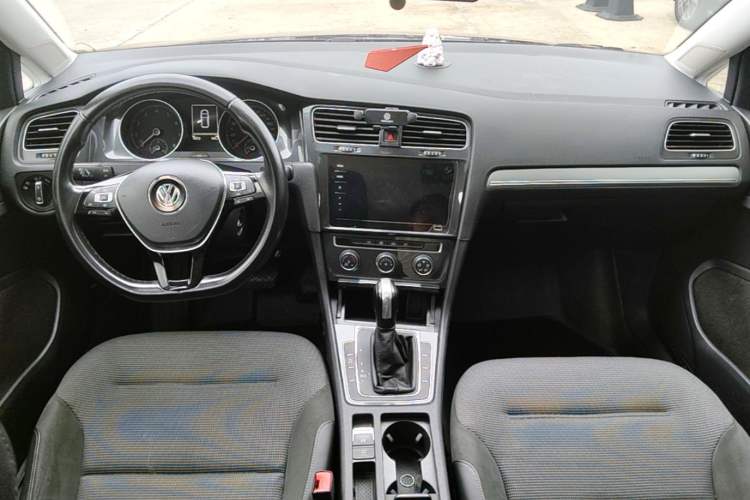 Used Volkswagen Golf 2020 280TSI DSG Comfort Version Center Console