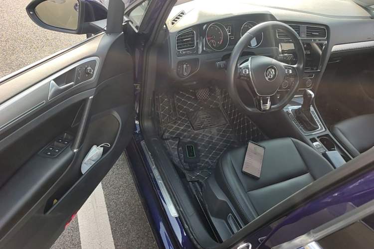 Used Volkswagen Golf 2020 200TSI DSG Comfortable and Ambitious Edition Driver Seat