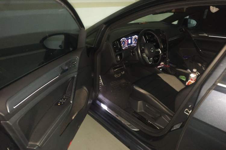 Used Volkswagen Golf 2020 Charming Edition 280TSI DSG R-Line Driver Seat