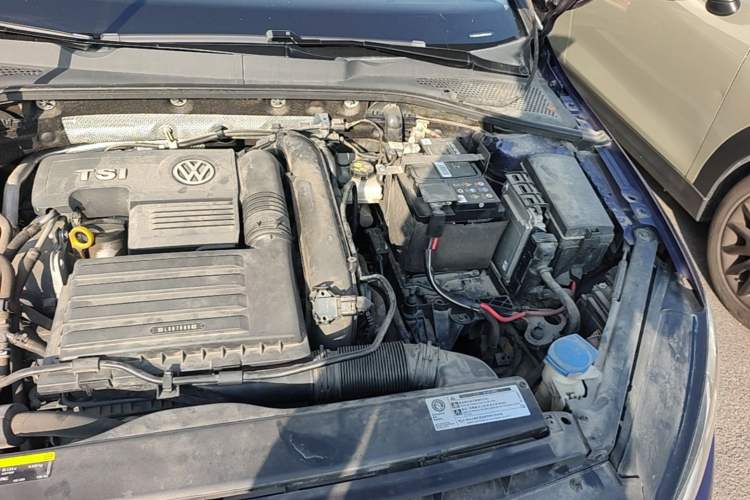 Used Volkswagen Golf 2020 200TSI DSG Comfortable and Ambitious Edition Engine Bay Left