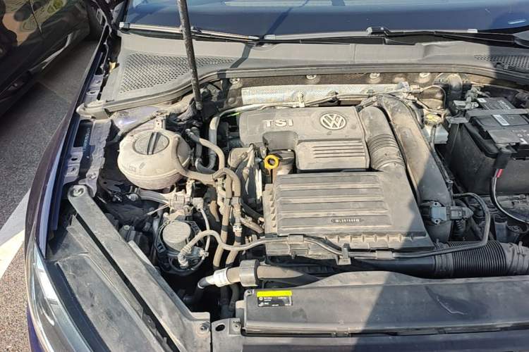Used Volkswagen Golf 2020 200TSI DSG Comfortable and Ambitious Edition Engine Bay Right