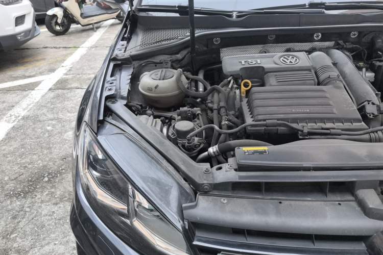 Used Volkswagen Golf 2020 280TSI DSG R-Line Version Engine Bay Right