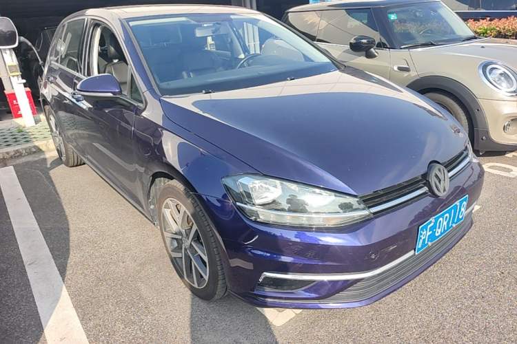 Used Volkswagen Golf 2020 200TSI DSG Comfortable and Ambitious Edition Front Right 45 Deg