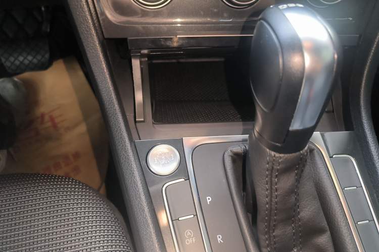 Used Volkswagen Golf 2020 Zhiai Edition 280TSI DSG Comfort Model Gear Lever