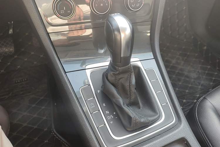 Used Volkswagen Golf 2020 200TSI DSG Comfortable and Ambitious Edition Gear Lever