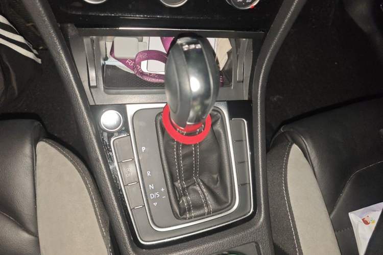 Used Volkswagen Golf 2020 Charming Edition 280TSI DSG R-Line Gear Lever