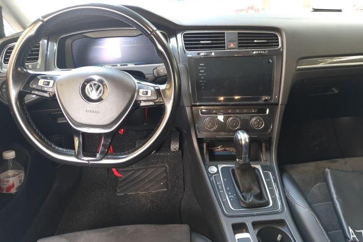 Used Volkswagen Golf 2020 280TSI DSG Luxury Edition Interior 2