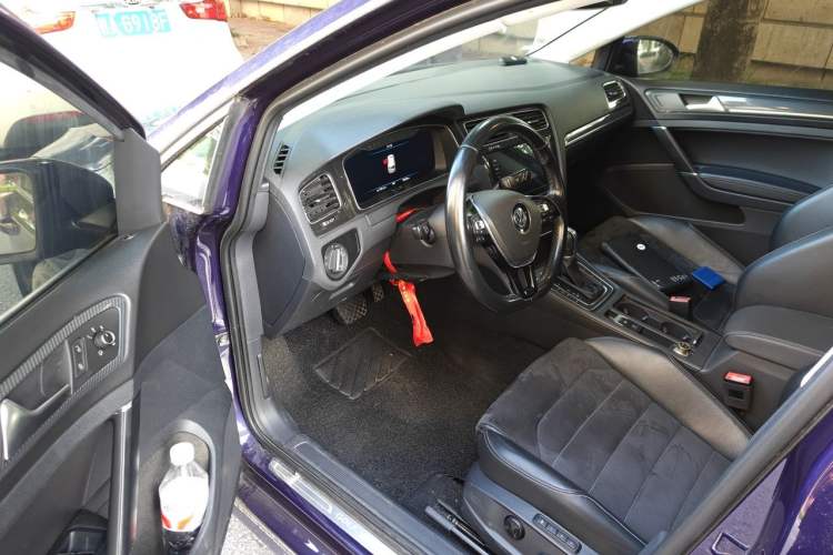 Used Volkswagen Golf 2020 280TSI DSG Luxury Edition Interior 3