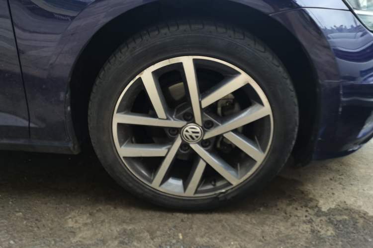 Used Volkswagen Golf 2020 Zhiai Edition 280TSI DSG Comfort Model Right Front Wheel Hub