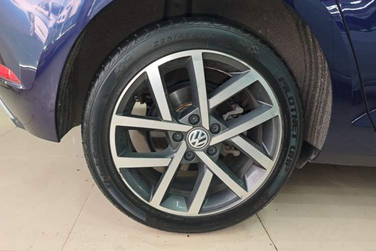 Used Volkswagen Golf 2020 Zhiai Edition 280TSI DSG Comfort Model Right Rear Wheel Hub