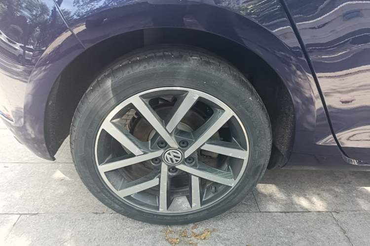 Used Volkswagen Golf 2020 280TSI DSG Comfort Version Right Rear Wheel Hub