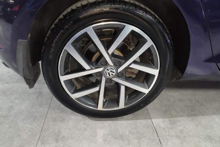 Used Volkswagen Golf 2020 280TSI DSG Comfort Version Right Rear Wheel Hub