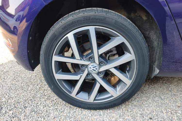 Used Volkswagen Golf 2020 Zhiai Edition 280TSI DSG Comfort Model Right Rear Wheel Hub
