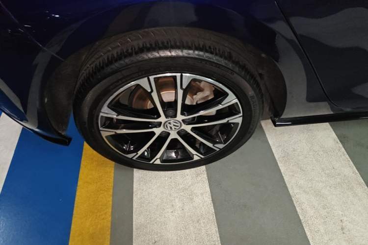 Used Volkswagen Golf 2020 Charming Edition 280TSI DSG R-Line Right Rear Wheel Hub