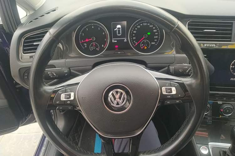 Used Volkswagen Golf 2020 Zhiai Edition 280TSI DSG Comfort Model Steering Wheel