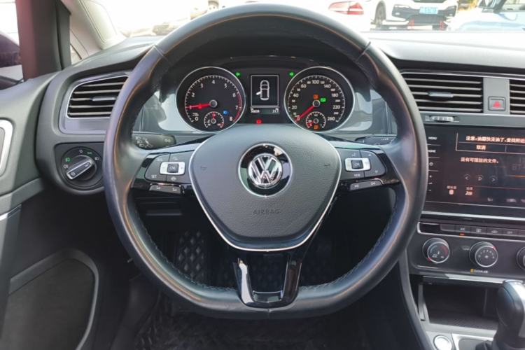 Used Volkswagen Golf 2020 Zhiai Edition 280TSI DSG Comfort Model Steering Wheel