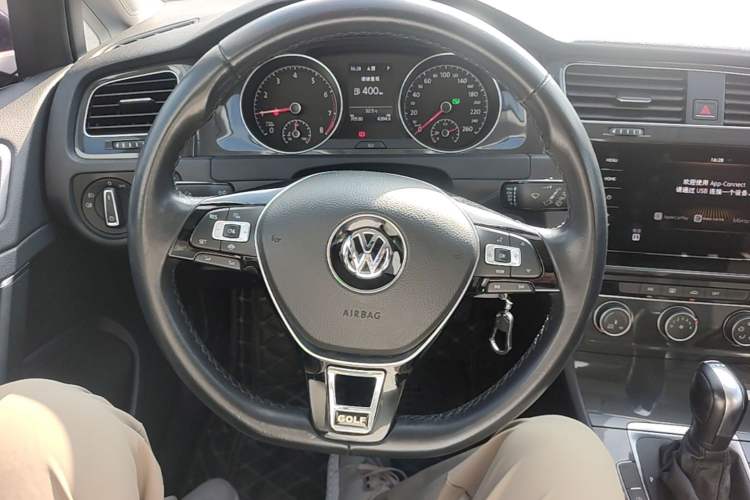Used Volkswagen Golf 2020 200TSI DSG Comfortable and Ambitious Edition Steering Wheel