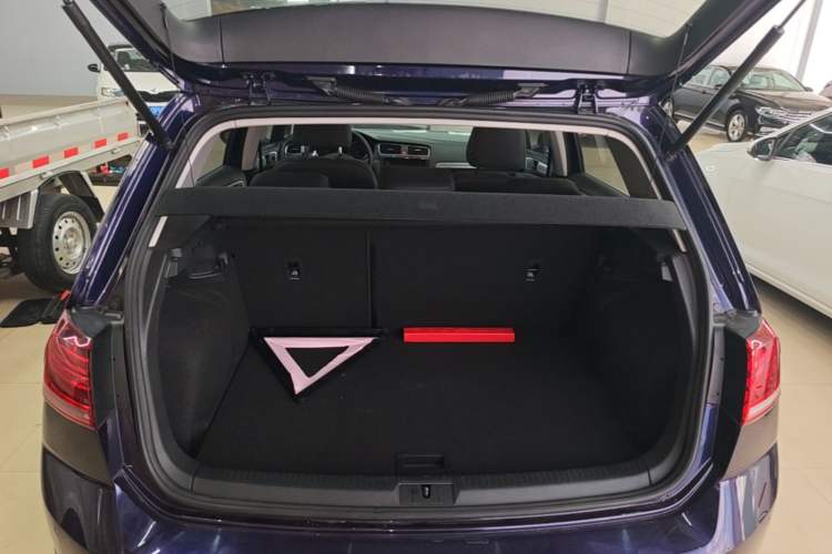 Used Volkswagen Golf 2020 Zhiai Edition 280TSI DSG Comfort Model Trunk