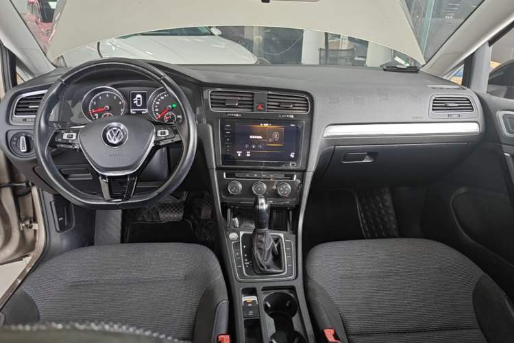 Used Volkswagen Golf 2020 Zhiai Edition 280TSI DSG Comfort Model Center Console