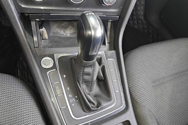 Used Volkswagen Golf 2020 Zhiai Edition 280TSI DSG Comfort Model Gear Lever